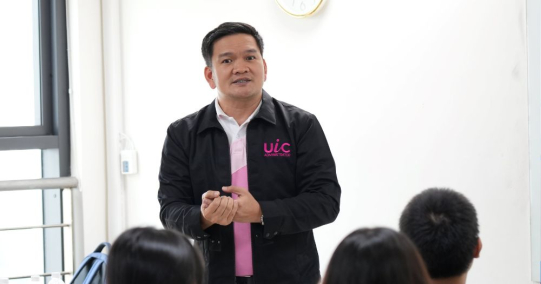 SINH VIÊN GLOUCESTERSHIRE VIETNAM THAM GIA LỚP HỌC ĐỒNG GIẢNG VỚI CHUYÊN GIA KẾ TOÁN - TÀI CHÍNH QUỐC TẾ