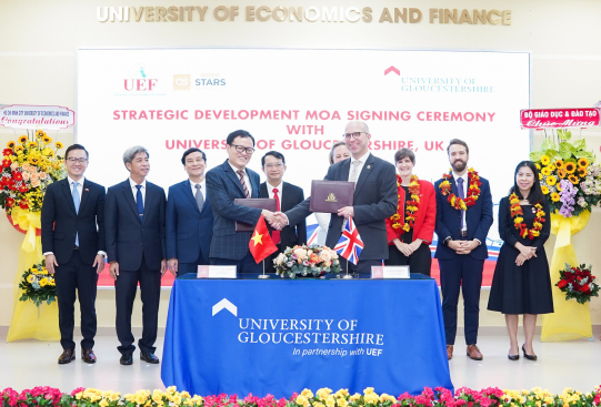 QUỐC VỤ KHANH ANH QUỐC DỰ LỄ KHAI GIẢNG CÁC CHƯƠNG TRÌNH QUỐC TẾ TẠI UOG VIETNAM