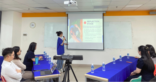 SINH VIÊN NGÀNH TIẾNG ANH VÀ NGÔN NGỮ HỌC HOÀN THÀNH MÔN HỌC ENGAGING HUMANITIES VỚI NHIỀU NỔ LỰC ĐÁNG GHI NHẬN