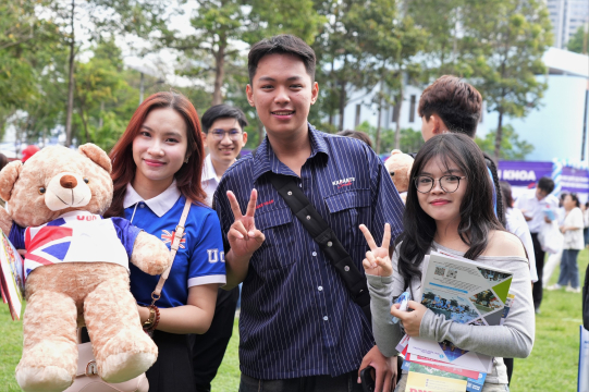 CHƯƠNG TRÌNH CỬ NHÂN QUỐC TẾ XÉT TUYỂN VỚI ĐIỀU KIỆN ‘DỄ THỞ’