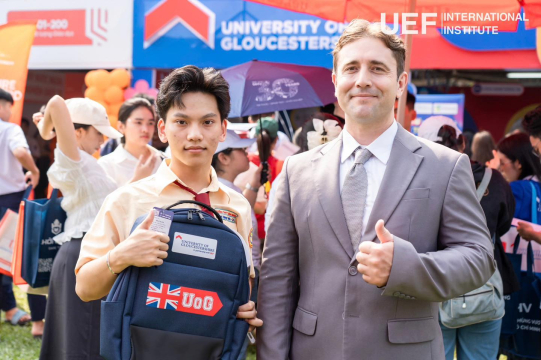 CHƯƠNG TRÌNH CỬ NHÂN QUỐC TẾ CỦA GLOUCESTERSHIRE VIETNAM THU HÚT SỰ QUA TÂM CỦA ĐÔNG ĐẢO PHỤ HUYNH, HỌC SINH