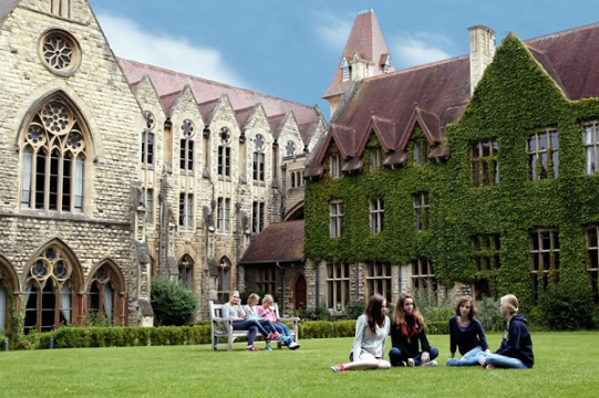CƠ HỘI HỌC TẬP TẠI ANH QUỐC DÀNH CHO SINH VIÊN GLOUCESTERSHIRE VIETNAM – HỌC KỲ 2 NĂM HỌC 2025–2026