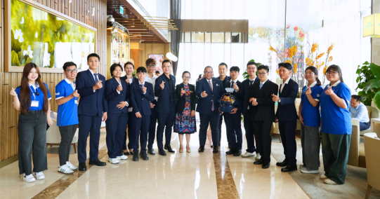 SINH VIÊN GLOUCESTERSHIRE VIETNAM THAM QUAN KIẾN TẬP TẠI KHÁCH SẠN SEDONA SUITES TP.HCM